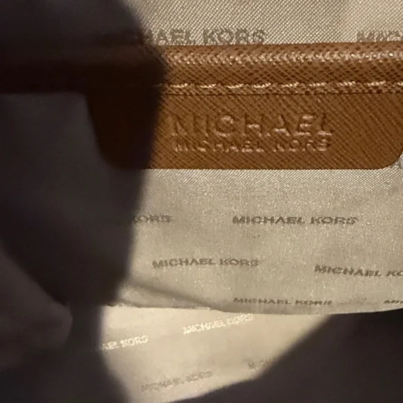 Michael Kors Jet Set Leather Multi functionTote (handles have some fraying) - Picture 6 of 9